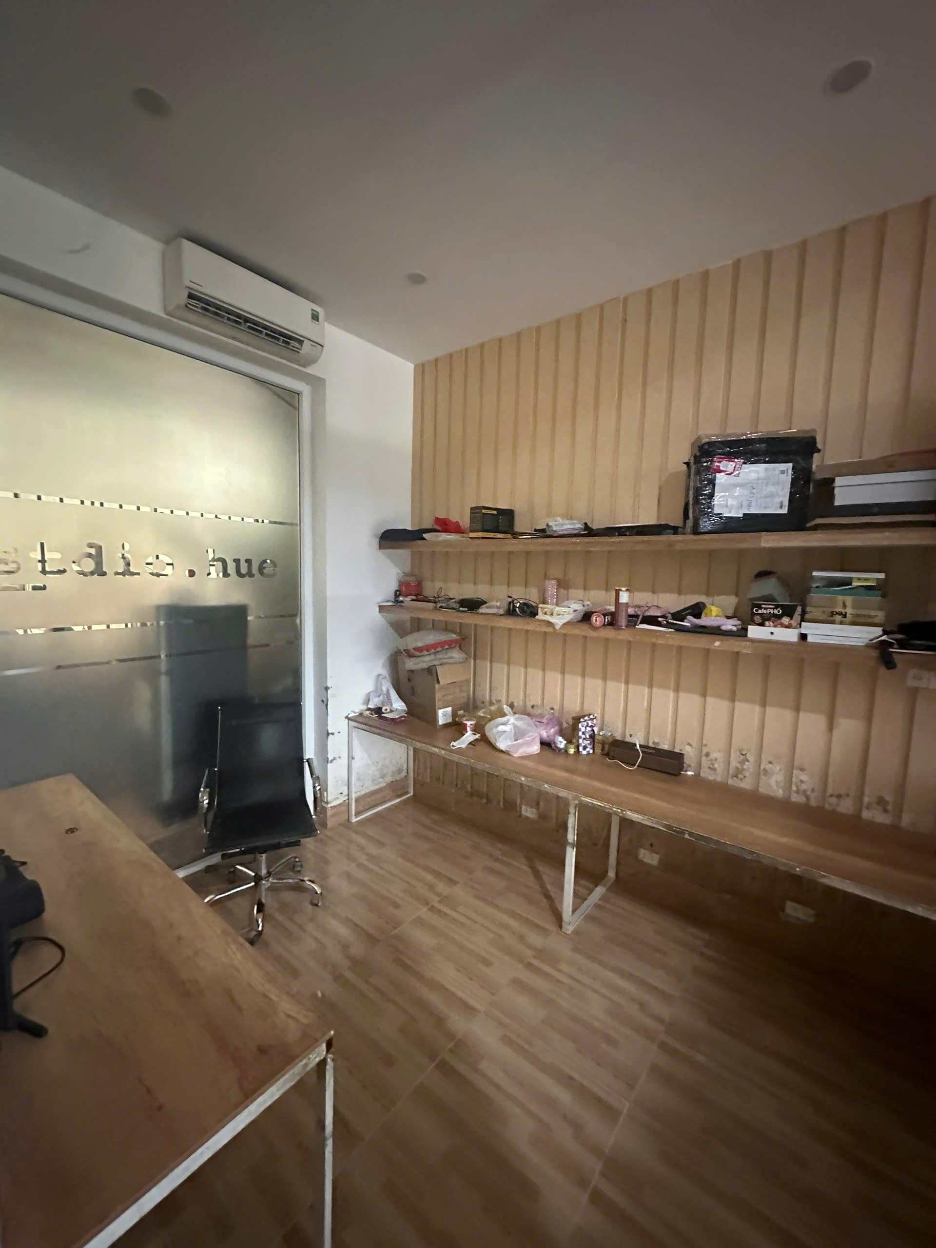 z7219127013486_711bbd06cedc428da544884a81c1711f-min