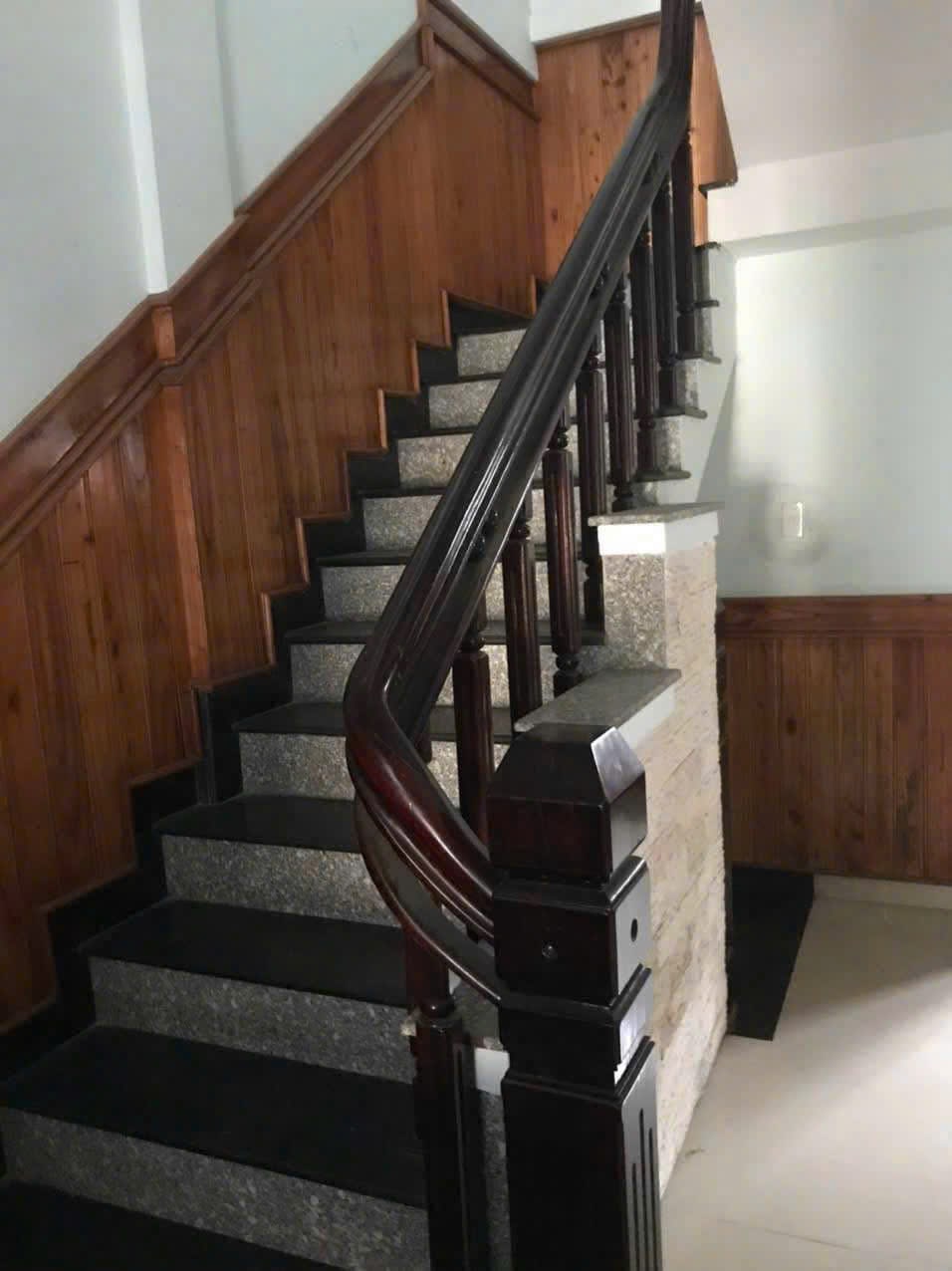 Cho Thuê Nhà Nguyên Căn Mặt Tiền Ngự Bình - Ảnh 2